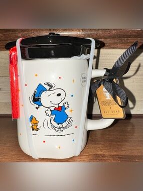 Cute 🥰 Peanuts Snoopy RAE DUNN Graduation Mug With Lid And Tassel Class Of 2025